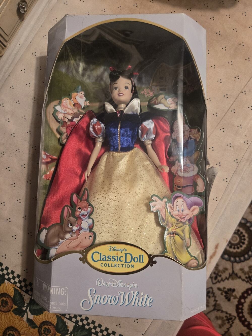 NIB Disney Classic Doll Collection Princess Snow White Parks Exclusive Red Cape